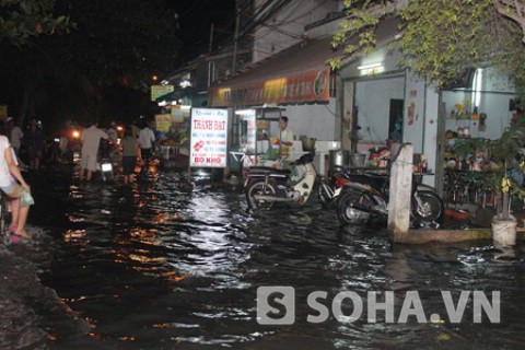 Kinh doanh trong mùa nước triều dâng cao bị ế ẩm.