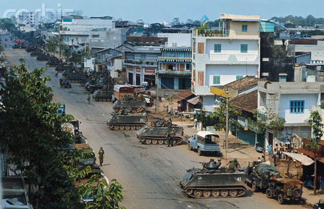  	Xe thiết giáp M-113 của quân ngụy ở Sài Gòn trước năm 1975