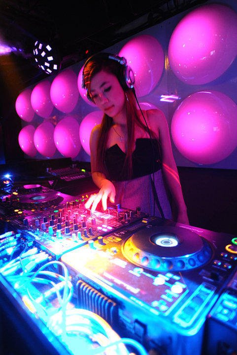 Những nữ DJ hot nhất hiện nay: Candy và Mai Còi