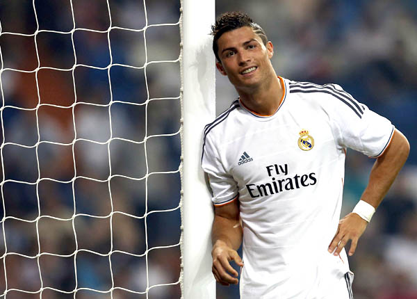
	Cựu chủ tịch của Real đang khích Ronaldo ra đi