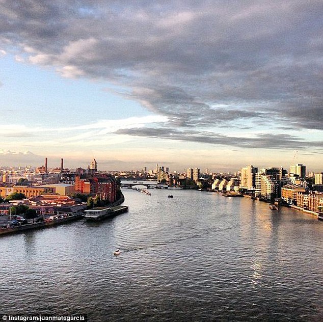 
	Sông Thames ngày nắng...