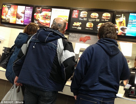 Chùm ảnh: Một ngày không bình thường tại cửa hàng McDonald