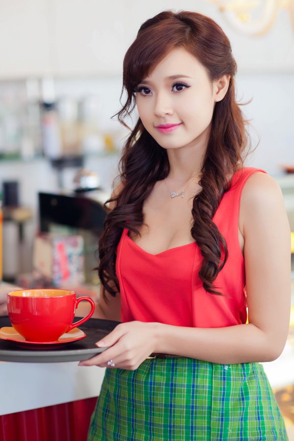 7 gương mặt hotgirl ngoan hiền nhất showbiz Việt