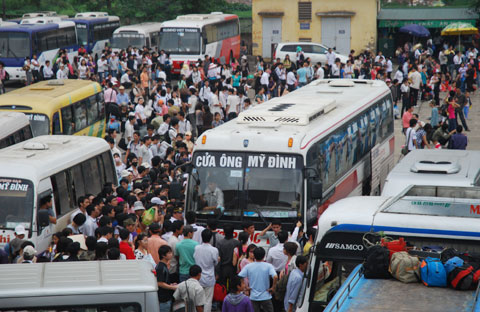 
	Ngày bình thường bến xe Mỹ Đình có khoảng 920 lượt xe/ngày, vào những ngày cao điểm lên tới 1.400 lượt/ngày.