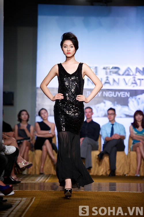 Dương Mỹ Linh làm bà hoàng trên sàn catwalk