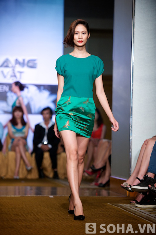 Dương Mỹ Linh làm bà hoàng trên sàn catwalk