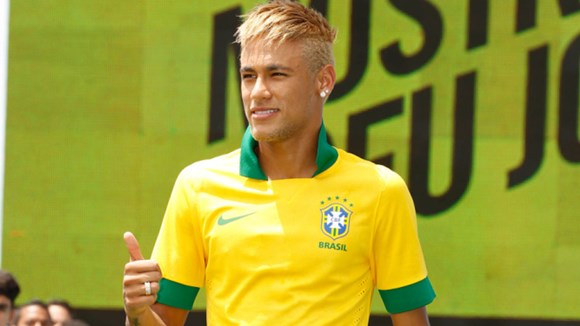 
	Nghe theo gia đình, Neymar đã quyết định từ chối Real và bản thân anh cũng không muốn gia nhập một đội bóng vừa mới sa thải HLV