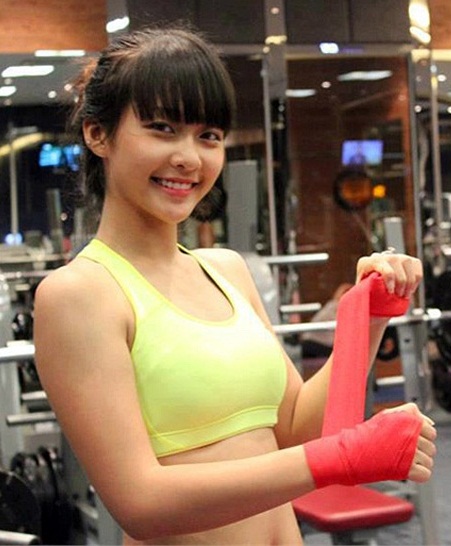 Khả Ngân-hotgirl boxing cực xinh xắn và mong manh