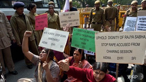 Ấn Độ cử quan dính nghi án cưỡng hiếp tập thể tới mừng Giáo hoàng
