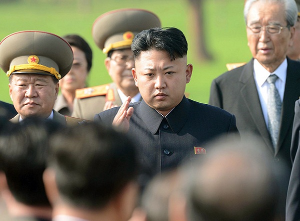 	Nhà lãnh đạo Triều Tiên Kim Jong Un cùng các quan chức tại buổi lễ.