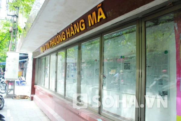 Trạm tin phường Hàng Mã cũng là nơi địa điểm đọc báo 