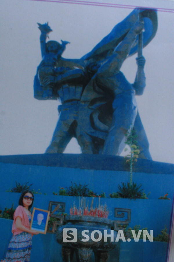 Di ảnh ông I Tami Tadao tại tượng đài chiến thắng Điện Biên Phủ trên đồi D1.