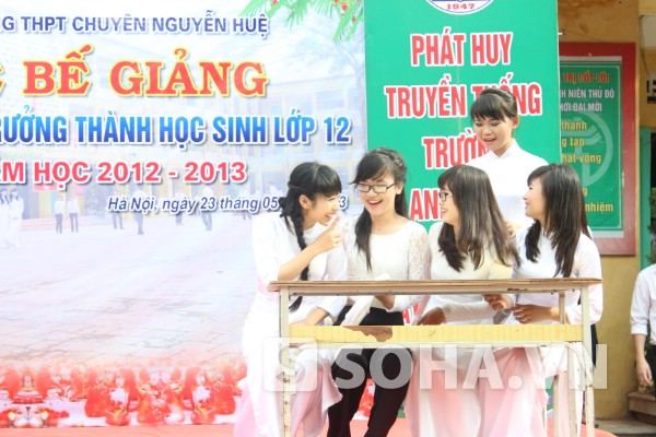 
	Những nụ cười trong trẻo, hồn nhiên, nghịch ngợm của lứa tuổi học trò.