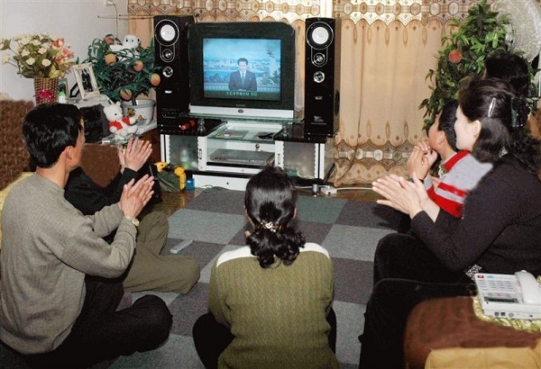 	Phòng khách của một gia đình khá giả ở Triều Tiên.