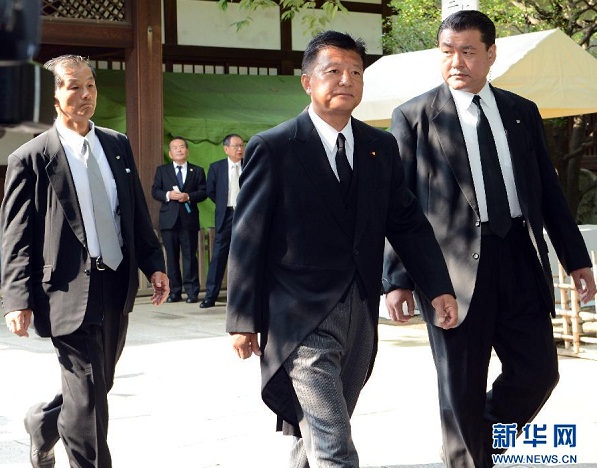 	Một số quan chức cấp cao Nhật Bản tới thăm đền Yasukuni.