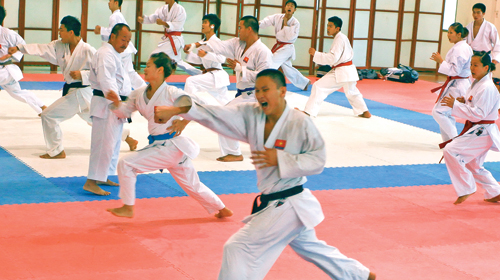  	VĐV Karatedo cũng khốn khổ vì ngộ độc thực phẩm