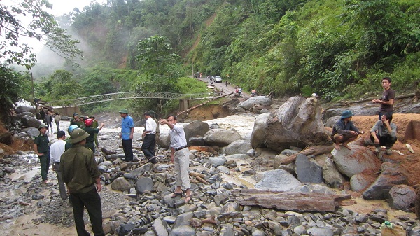 
	Khu vực dòng Nậm Khiên - nơi xảy ra lũ quét làm 2 mẹ con chị Huế mất tích nay mới được tìm thấy.
