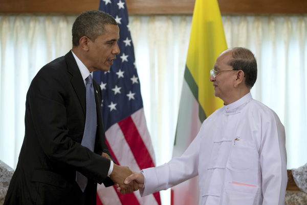 
	Tổng thống Obama gặp Tổng thống Thein Sein khi đi thăm Myanmar.