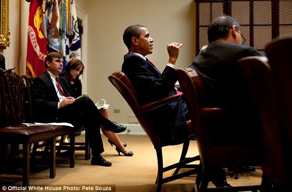 Dáng ngồi đã thành 'thương hiệu' của Tổng thống Obama