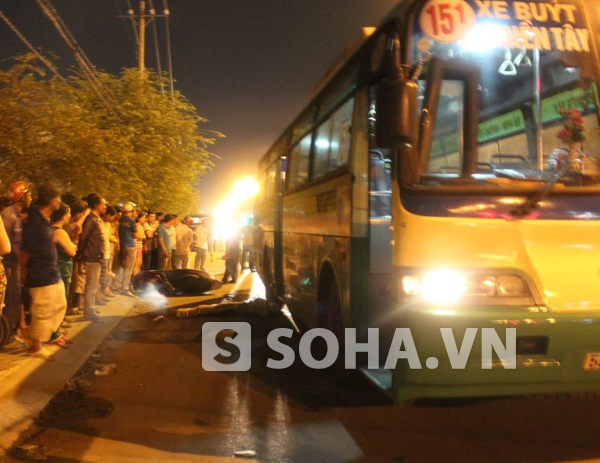Hiện trường vụ tai nạn giữa xe buýt và xe máy làm 1 người tử vong
