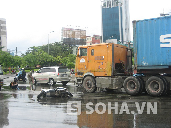 Tai nạn làm người phụ nữ bị nát chân