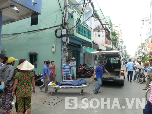 Thi thể nạn nhân được đưa về nhà xác