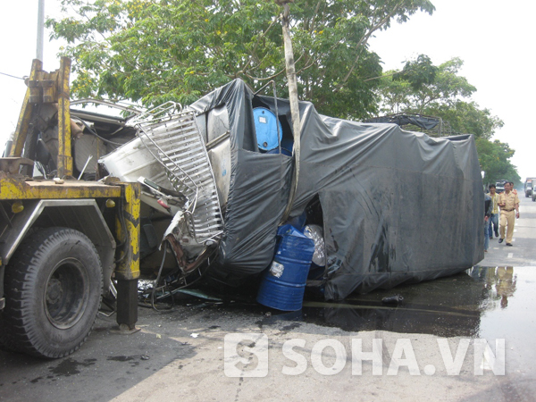 Tai nạn liên hoàn làm tài xế xe tải bị thương nặng