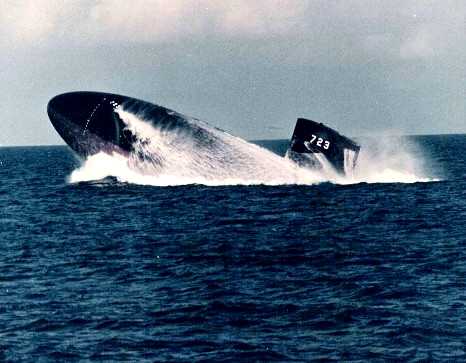 Tàu ngầm Trung Quốc bị vây bởi tàu ngầm Mỹ
