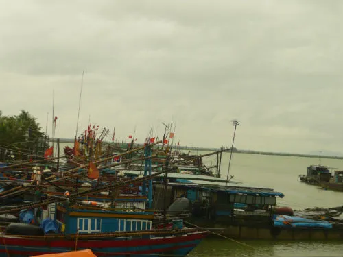 	Tàu thuyền tại Nghệ An vào bờ trú bão (Nguồn: Infonet)