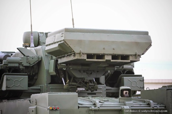	Ngày 16 tháng 11 năm 2012, Tổng thống Nga Dmitry Medvedev chính thức ký quyết định đưa Pantsir-S1 vào trang bị trong quân đội Nga.