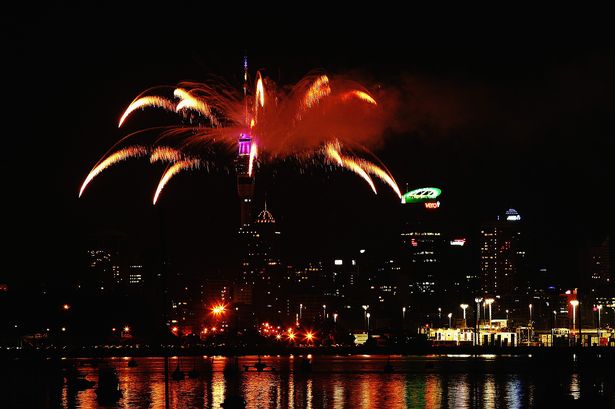 
	Pháo hoa mừng năm mới 2014 ở Auckland Sky Tower, New Zeland