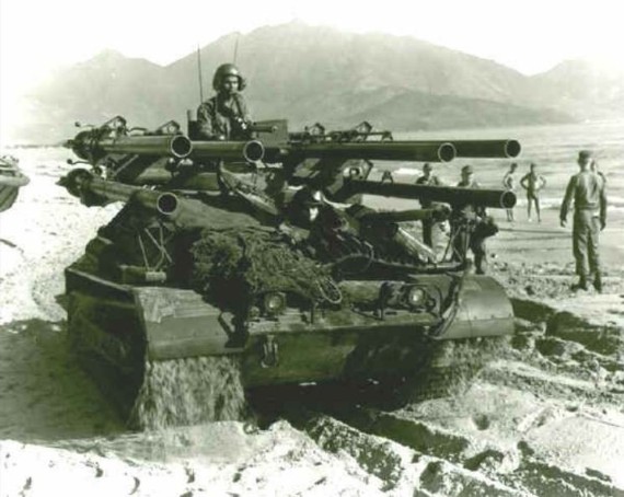 	Ontos tham chiến lần đầu tiên vào năm 1965 chống lại quân nổi loạn Dominica và lần thứ hai là trong chiến tranh Việt Nam. Tuy nhiên, tại Việt Nam nó hoạt động như một phương tiện phá hủy hơn là diệt tăng.
