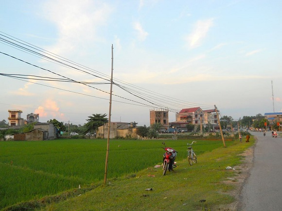 Hiện nay, huyện Phú Bình (Thái Nguyên) vẫn còn hơn 1.100 cột điện bằng tre gỗ tạm bợ tiềm ẩn nguy cơ mất an toàn cao