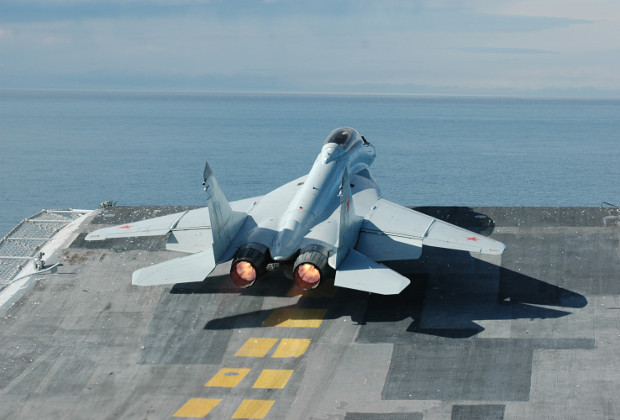 MiG-29 trên tàu sân bay Vikramaditya Ấn Độ cất cánh trong đêm