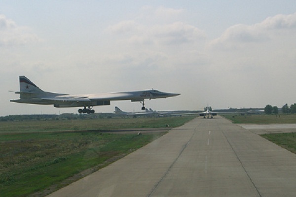 Máy bay ném bom Tu-160