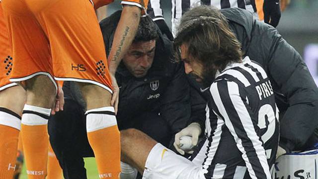 
	Pirlo gặp chấn thương