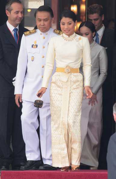 
	Bộ trang phục hoàng gia cũng được cô biến tấu một cách vô cùng tinh tế.