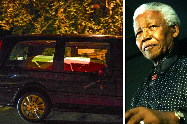  	Chiếc xe chở linh cữu Mandela