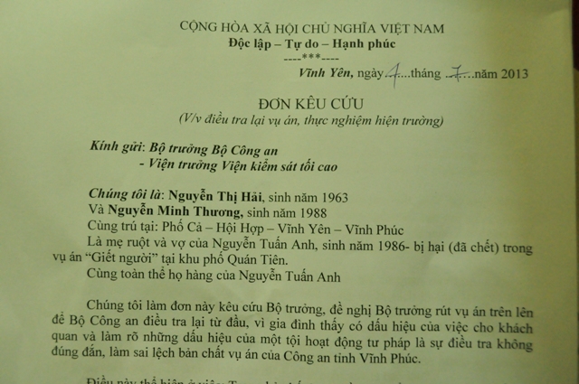 Đơn kêu cứu của gia đình nạn nhân Nguyễn Tuấn Anh (Ảnh: Tuấn Nam)