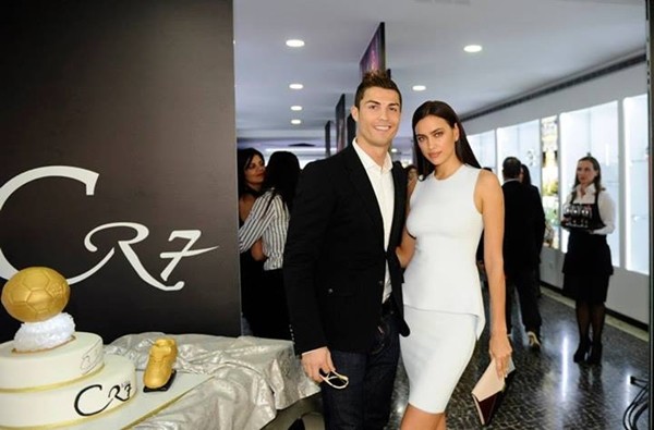  	Ronaldo và Irina nổi bật tại lễ khai trương bảo tàng.