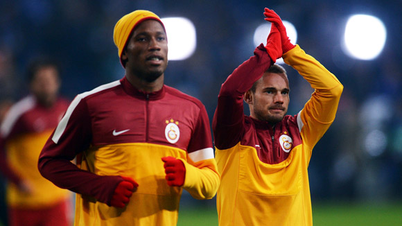 
	Sneijder và Drogba chưa thể hiện được nhiều ở CLB mới