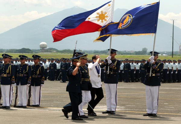 	Tổng thống Philippines Benigno Aquino cho biết sẽ chi khoảng 1 tỷ USD để hiện đại hóa Không quân và Hải quân nước này