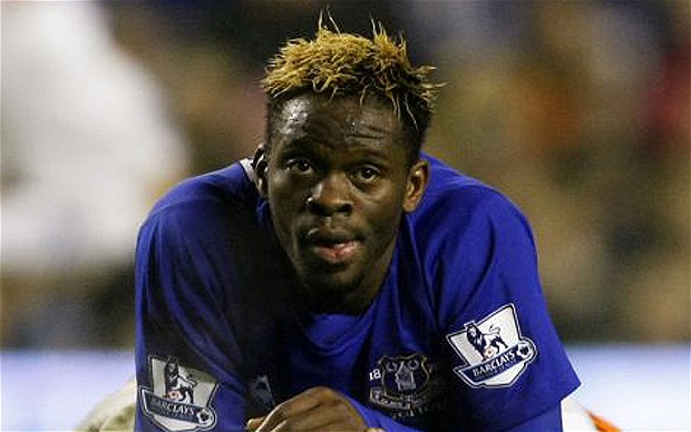 
	Louis Saha - ngôi sao một thời của Everton và Man United, giải nghệ tuổi 35