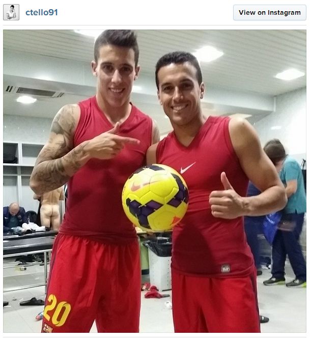  	Cristian Tello đã vô tình đăng ảnh một cầu thủ khác của Barca đang trong tình trạng không mảnh vải che thân.