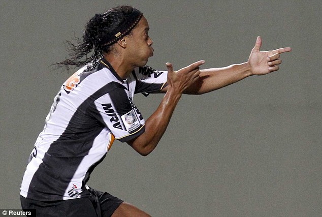 
	Ronaldinho ghi 2 bàn thắng trong trận này