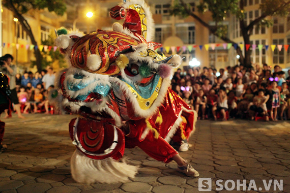 	Chương trình múa lân sôi động đem niềm vui, tiếng cười tới đêm Trung thu dành cho học sinh khiếm thị của trường.