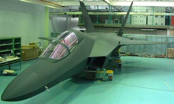 Máy bay tàng hình Shin-shin theo tiếng Nhật là Tâm hồn và Tinh thần, còn có tên gọi khác là F3. Đây thế hệ máy bay tàng hình thứ 5 mà Nhật kết hợp với công nghệ của Mỹ để tự chế tạo.