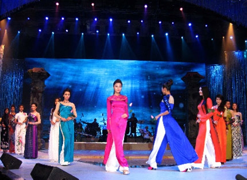 Showbiz Việt 13 năm 1 chặng đường