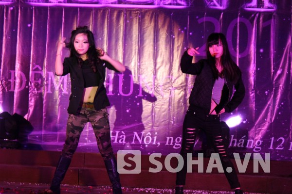 
	Giải Nhì thuộc về cô gái có điệu nhảy sexy có phần nổi loạn Hồ Thị Thu Phương.