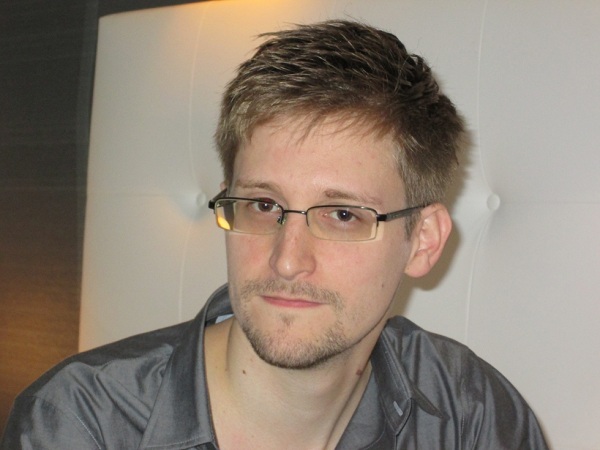 	“Kẻ thù thông tin của nước Mỹ” Edward Snowden lại gây ra một cơn rúng động mới khi tiết lộ nước này cài thiết bị nghe lén cả EU
